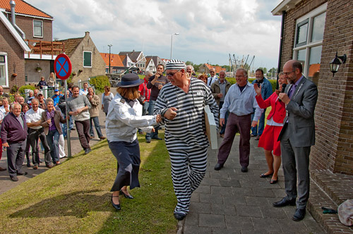Zware Jongen opent vakantieoord "De Baaies" te Makkum